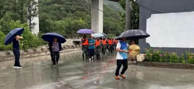 昌平區十三陵鎮舉辦防汛應急演練 全力以赴筑牢群眾&ldquo;安全堤&rdquo;